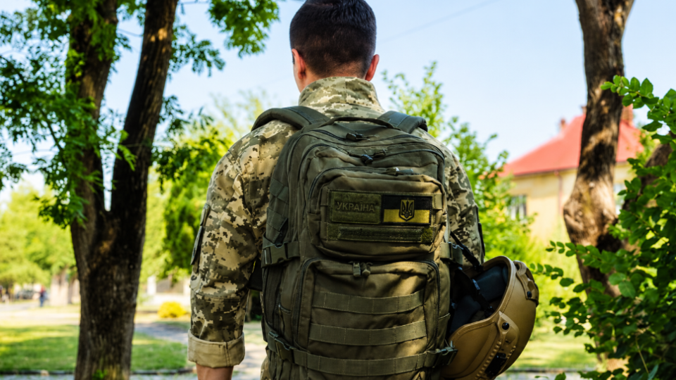 За оскорбление военнослужащего — штраф 68 тысяч гривен, за угрозы — 12 лет лишения свободы: какие наказания грозят