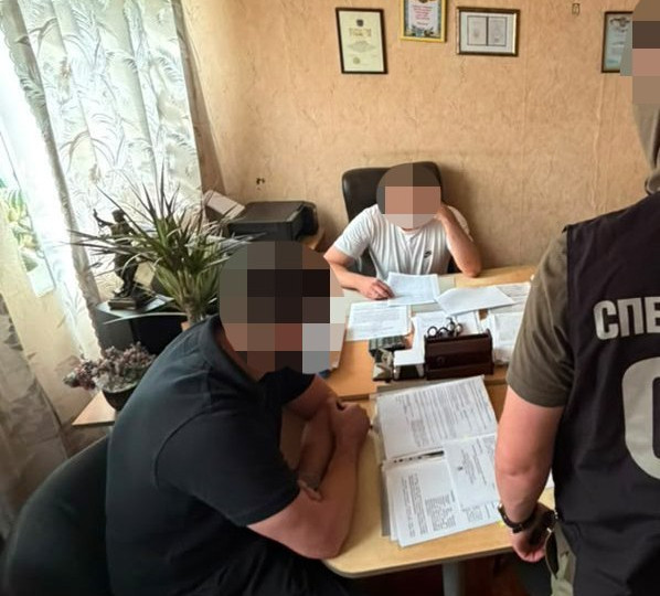 На Одещині адвоката затримали за обіцянку вплинути на судове рішення через «звʼязки» — ДБР