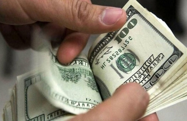 Мужчина обжаловал наказание за попытку дать 100 долларов полицейскому — апелляционный суд увеличил штраф вдвое