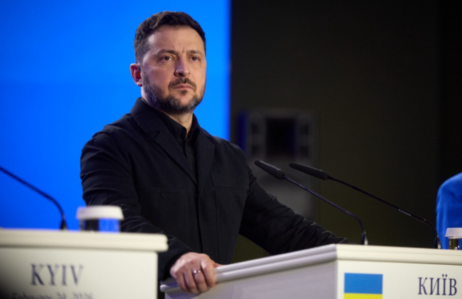 Володимир Зеленський дав Олександру Лукашенку тиждень на виведення техніки від кордону з Україною