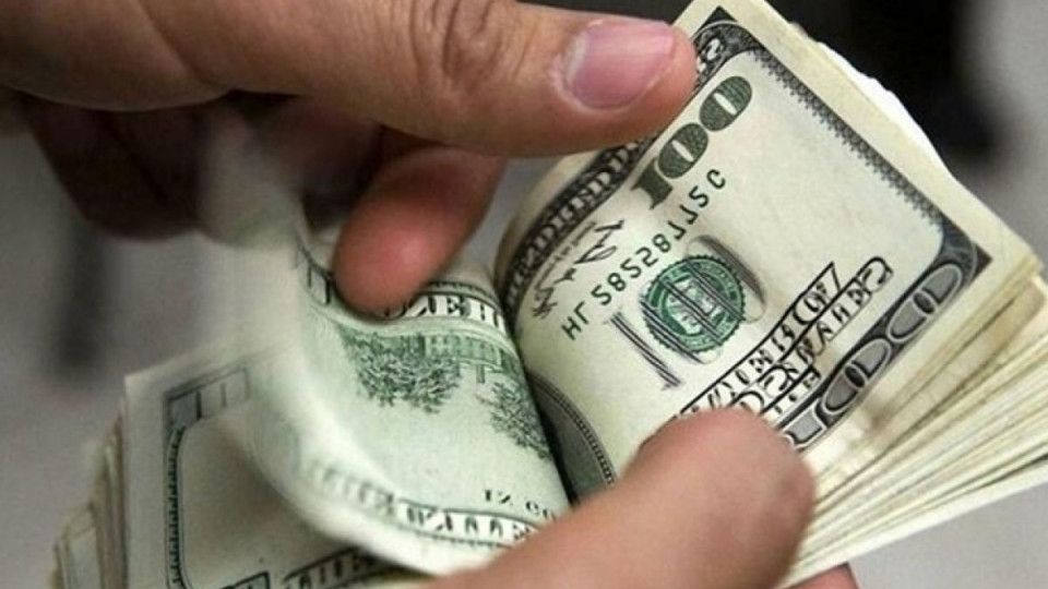 Чоловік оскаржував покарання за спробу дати $100 поліцейському – апеляційний суд збільшив штраф удвічі