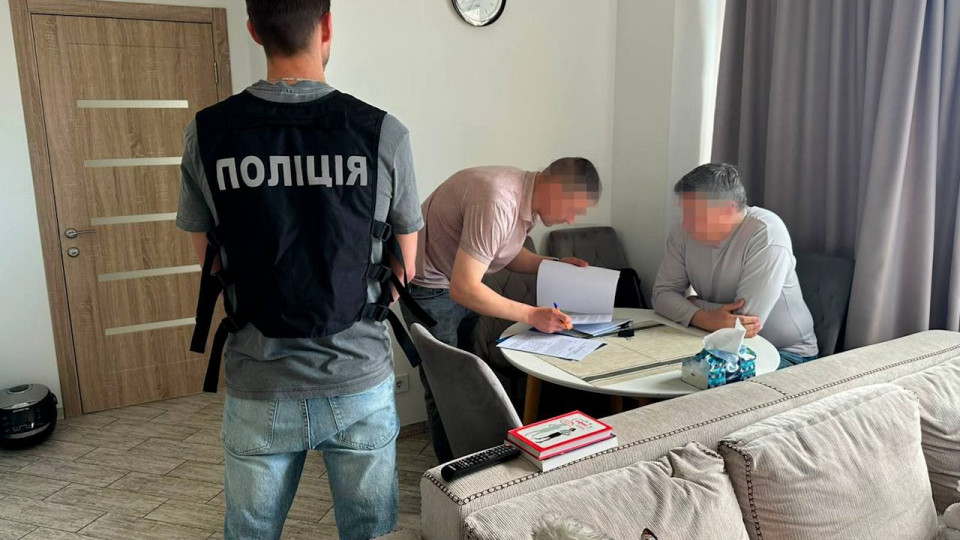 Эк-главе Минкульта Ростиславу Карандееву объявили подозрение в содействии незаконному выезду мужчин за границу под видом музыкантов
