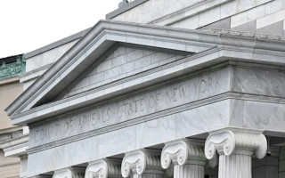 Судьи проиграли дело о собственной пенсии: суд в США оставил возрастное ограничение