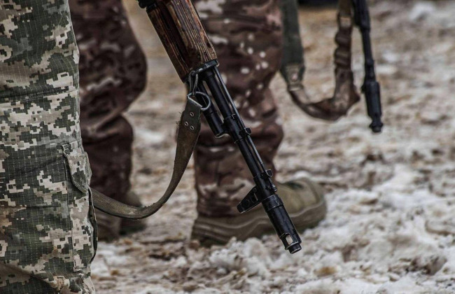 Бабушка погибшего военнослужащего хотела получить статус иждивенки: как суд оценил её пенсию и почему отказал
