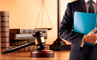 Is the Russian-language inscription on the letterhead a design element: the lawyer requested an examination, but the court refused