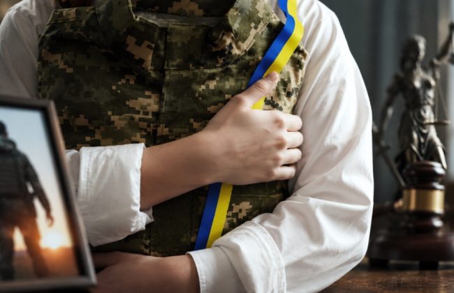 Военнослужащий погиб на фронте, а его гражданской жене отказали в статусе члена семьи: что сказал Верховный Суд