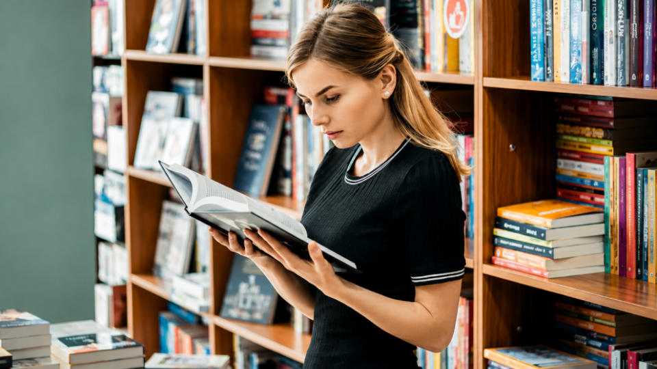 Цена на одну и ту же книгу может кардинально отличаться — появится ли закон о фиксированной стоимости изданий