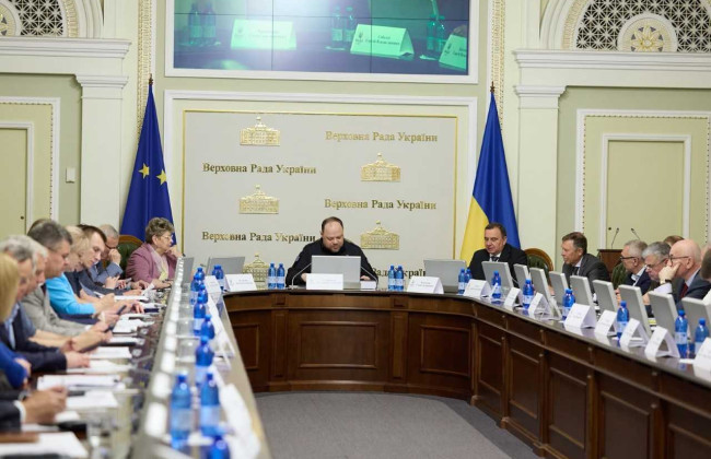 К 30-летию Конституции Украины в Верховной Раде состоялся круглый стол с участием председателя ВС Станислава Кравченко