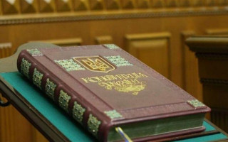К 30-летию Конституции впервые создали ее полный перевод на жестовый язык