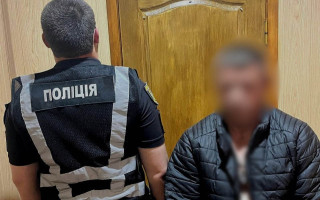 В Одесской области мужчину взяли под стражу после попытки подкупа полицейских, стрельбы и угроз гранатой