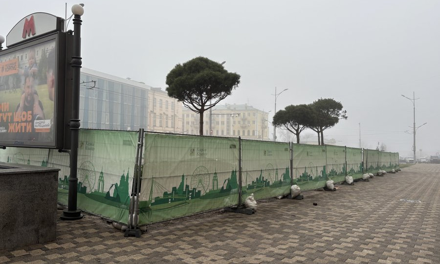 In Kharkiv, the prosecutor's office launched an investigation after municipal workers bought four pines for UAH 4 million
