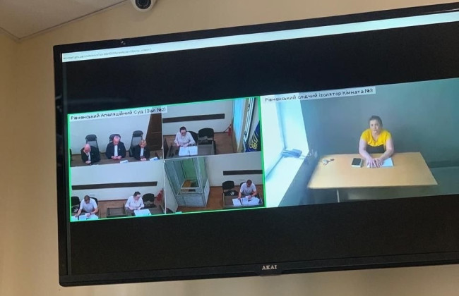 В Ровенской области суд отказал матери в условном наказании после падения 3-летней дочери из окна