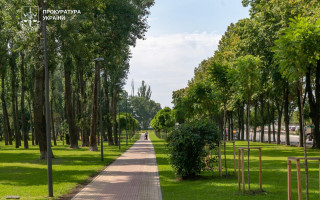 У Києві організована група у складі посадовців «Київзеленбуду» розікрала 3 млн грн на ремонтах парків