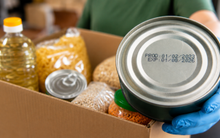 Продукты после истечения минимального срока годности будут передавать на благотворительность — что предлагает Рада