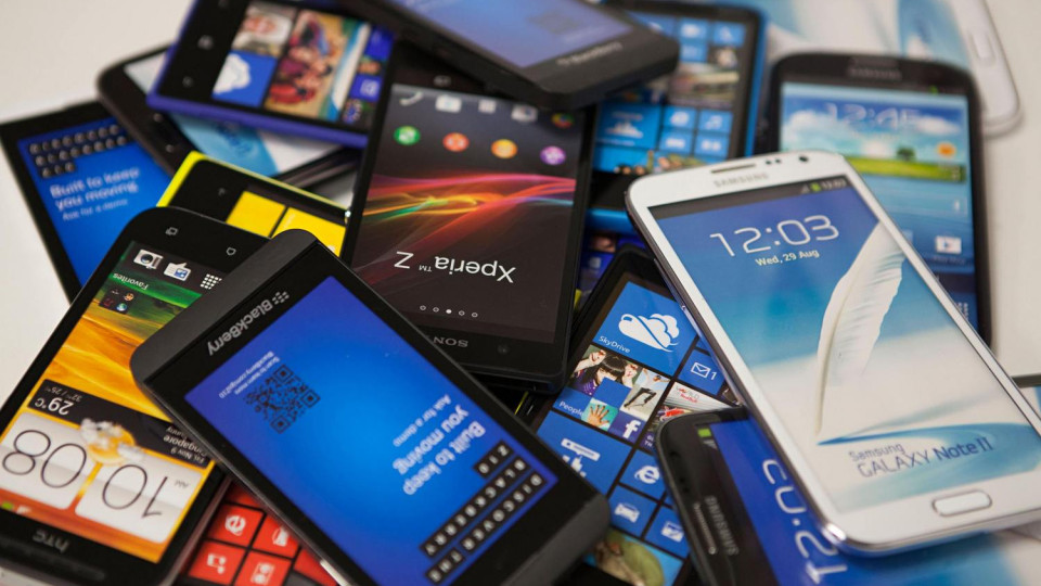 In Spain, a Romanian with 139 stolen phones worth €150,000 was detained before leaving with the stolen goods