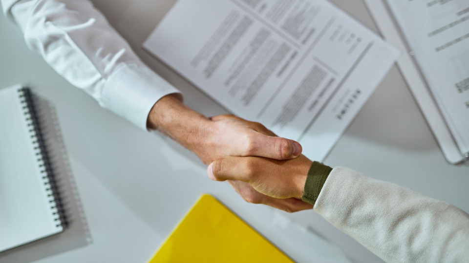 Employment Contract Without Mistakes: Top 5 Questions Most Frequently Asked by Employees