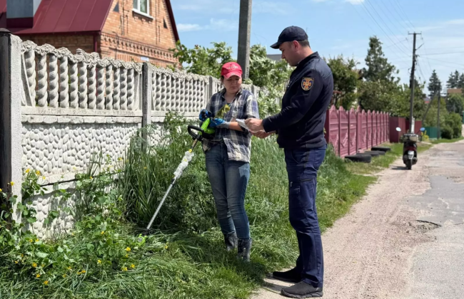 За бур'яни біля будинку можуть оштрафувати: хто ризикує заплатити 1700 гривень