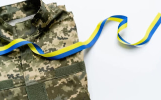 Почему семьи военнослужащих вынуждены отдельно оформлять каждую государственную выплату: анализ законодательства