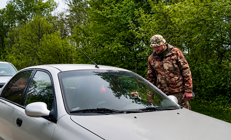 Do Territorial Recruitment Centers Have the Right to Stop Vehicles Outside Checkpoints: What the Law Says