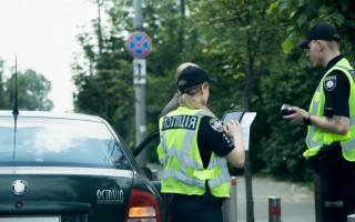В полиции напомнили размер штрафа за парковку под знаком «Остановка запрещена»