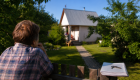 A woman cared for a house abandoned by neighbors for 10 years: did the court allow her to register it in her name