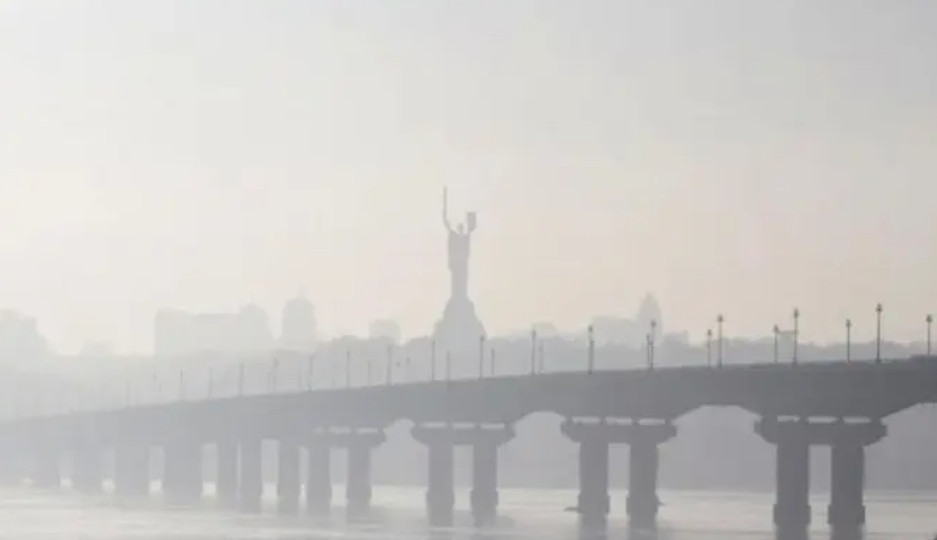 Kyiv covered by acrid smog and smell of burning: air quality sharply deteriorated