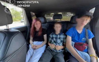 В Ровенской области женщину подозревают в продаже троих детей для попрошайничества и привлечении дочери к наркоторговле