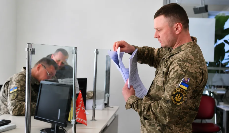 ТЦК дважды оштрафовал мужчину на 17 тысяч гривен за непрохождение ВВК — суд объяснил, почему это незаконно