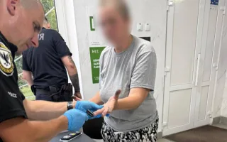 Ударила сына головой о стену: в Ивано-Франковской области женщину подозревают в пытках 15-летнего сына с ДЦП