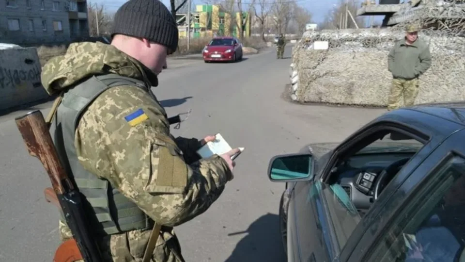 Водитель пожаловался на действия полиции и ТЦК на блокпосту через 102, а его оштрафовали за якобы ложный вызов: как суд разрешил спор