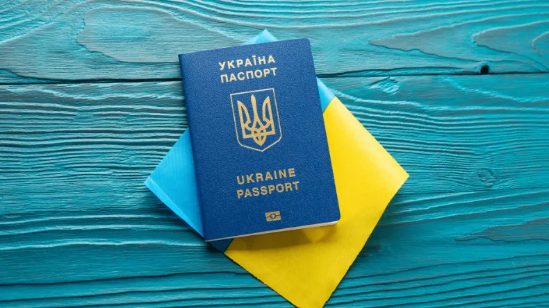 Может ли отец получить загранпаспорт ребенка, если документы подавала мать