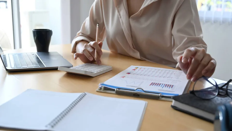 How an Individual Entrepreneur Can Confirm Payment of the Single Social Contribution During Childcare Leave: Explanation