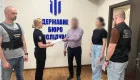 В Днепропетровской области разоблачили сотрудников ГМС, которые за 10 тысяч долларов переправляли уклонистов под видом выдворения иностранцев за границу