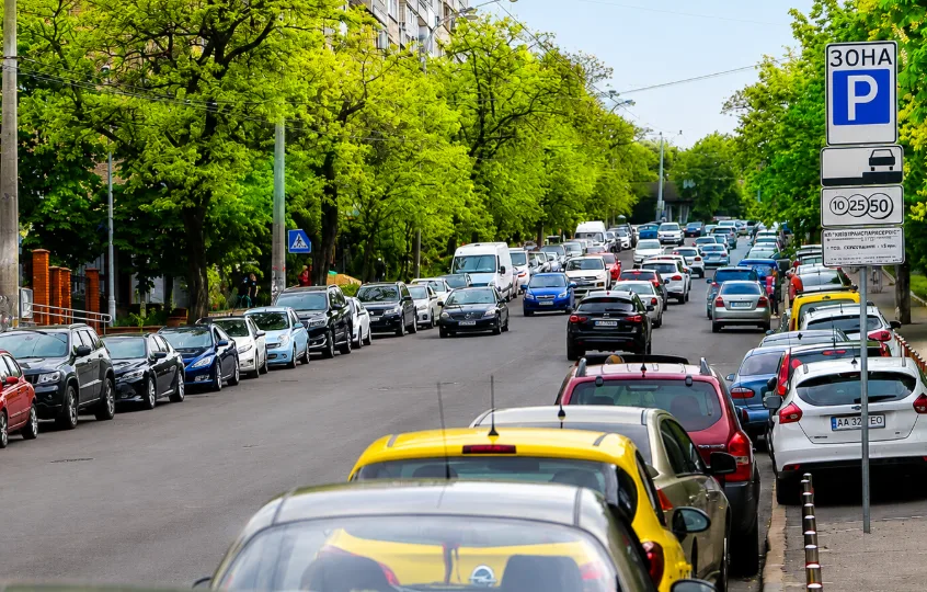 За незаконную парковку хотят штрафовать на 50 тысяч гривен, а свидетелям нарушения — выплачивать вознаграждение.