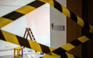 Будівельники зіпсували квартиру під час ремонту: як повернути гроші та змусити підрядника усунути дефекти