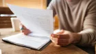 Робота за кордоном: що перевірити в трудовому договорі, щоб не потрапити у пастку