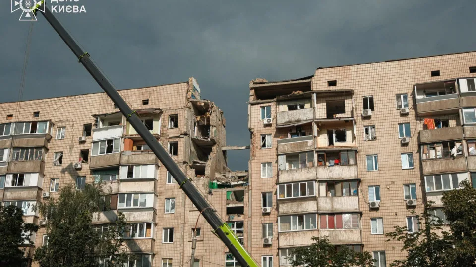 В Дарницком районе Киева завершили спасательные работы в доме после российского удара