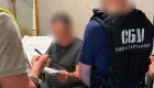В Киеве мужчина за $8700 обещал «вписать» в реестры третьего ребенка для выезда за границу