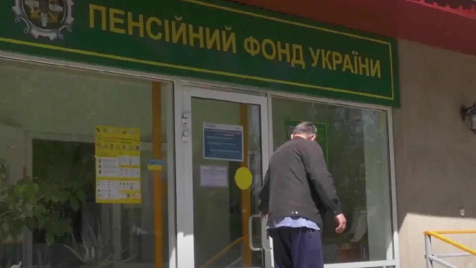 Верховный Суд разъяснил, был ли обязан ПФУ трудоустроить работников Фонда соцстрахования после реорганизации