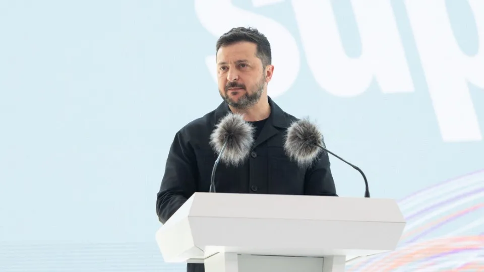 Владимир Зеленский подписал новый санкционный пакет: под ограничениями поставщики ВПК и пропагандисты — документ