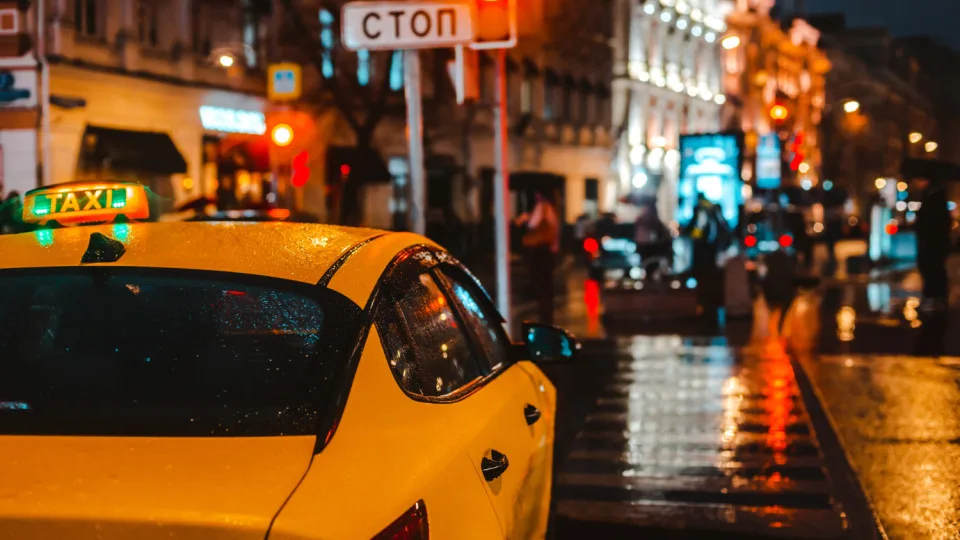 Is it possible to recover damages from Uber and other taxi services: whom to claim against and from whom to demand money for a car accident