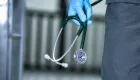 Работодатель усомнился в больничном работника: когда ПФУ может начать проверку