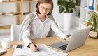Выехали из-за войны: когда украинцы за границей все еще должны платить налоги в Украине