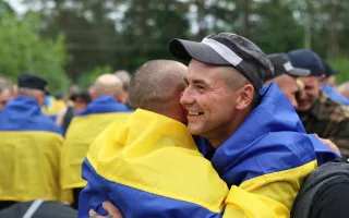 100 тысяч гривен освобожденным из плена: кто имеет право на одноразовые и ежегодные выплаты
