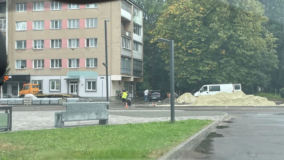 На Львівщині заступник командира відправив військових ремонтувати свій будинок та встановлювати пам'ятник на могилах родичів