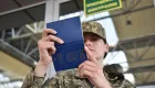 Выезд несовершеннолетних за границу во время войны: могут ли требовать военно-учетный документ подростка