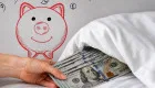 Мать получила 20 тысяч долларов в счет будущих алиментов, а потом подала на алименты: ВС разъяснил, что делать