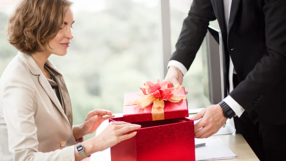 Not All Gifts Are Taxable: Who Has to Pay and What Limits Exist