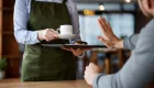Работникам магазинов и кафе хотят разрешить применять физическую силу в отношении агрессивных клиентов