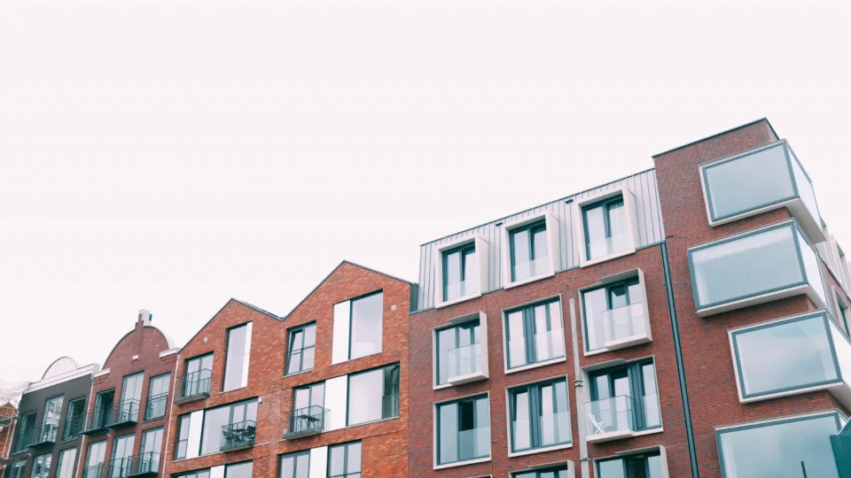 The seller cannot alienate property based on an invalid inheritance certificate — Supreme Court